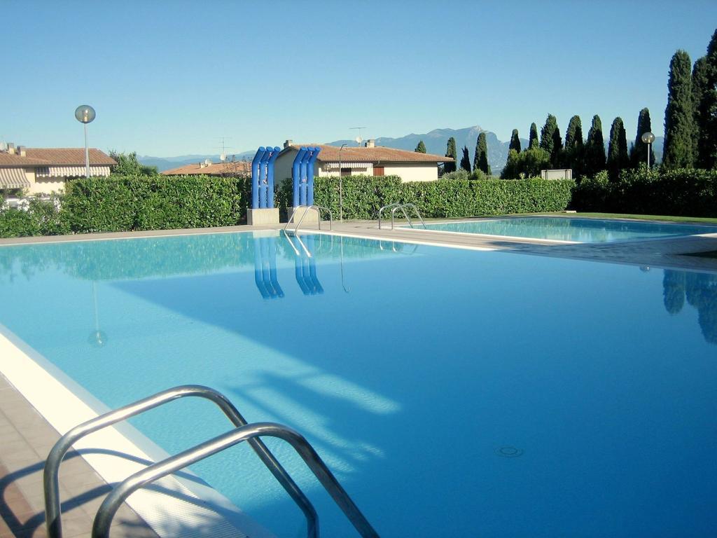 Belvilla By Oyo Enticing Holiday Home With Pool Lazise Exterior foto